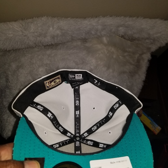 New Era 7 1/2 Fitted Hat - Picture 4 of 4